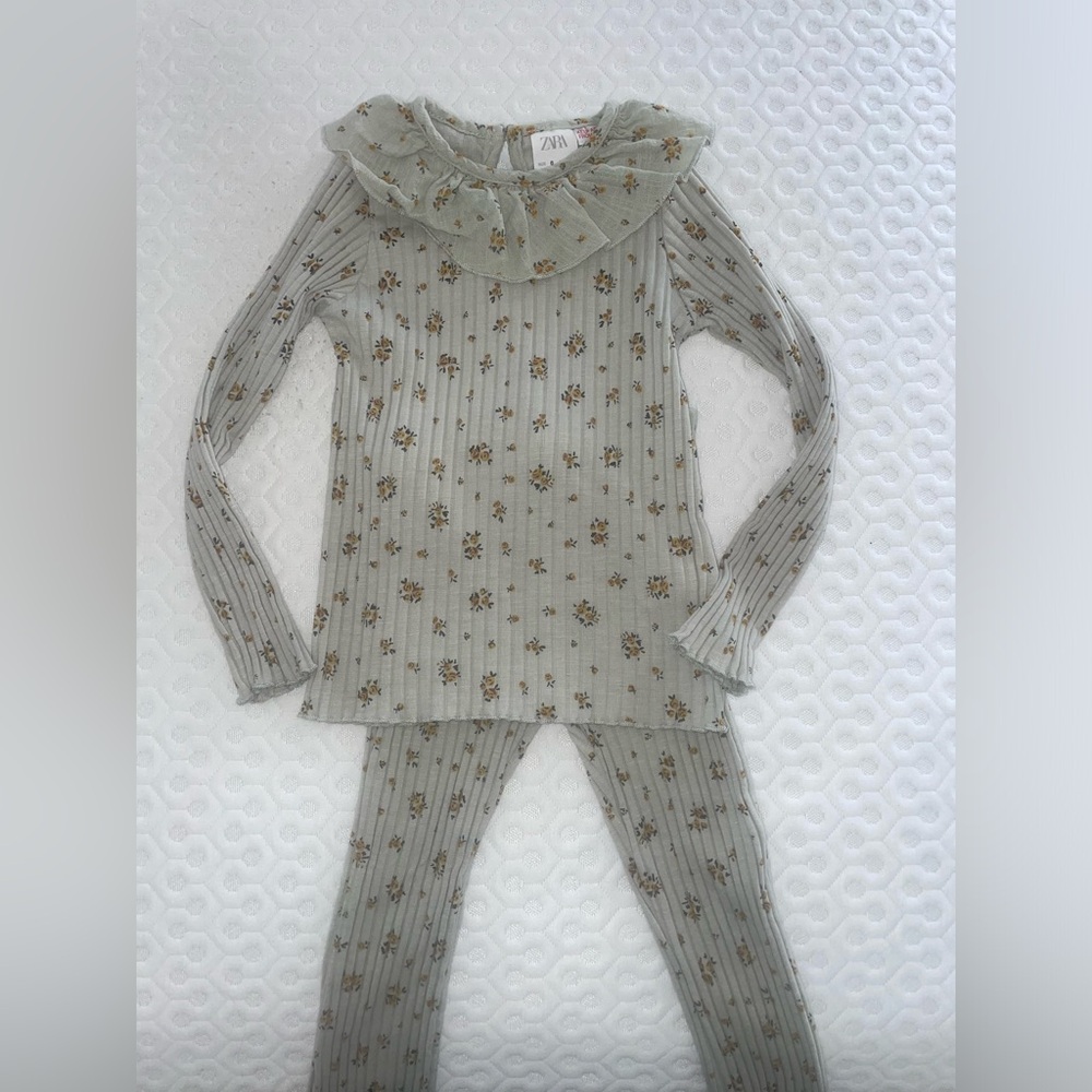 Zara Girls Two Piece Set in a size 6
